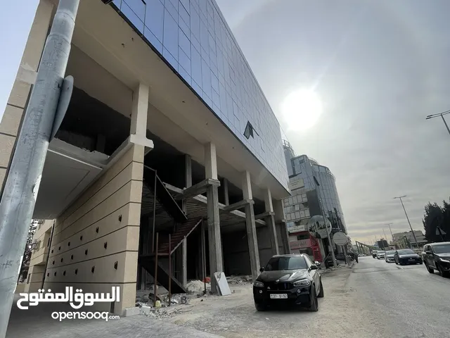مكتب تجاري مميّز للإيجار في أقوى مناطق اربد حيوياً و أجملها بجانب مواقف ارابيلا مول