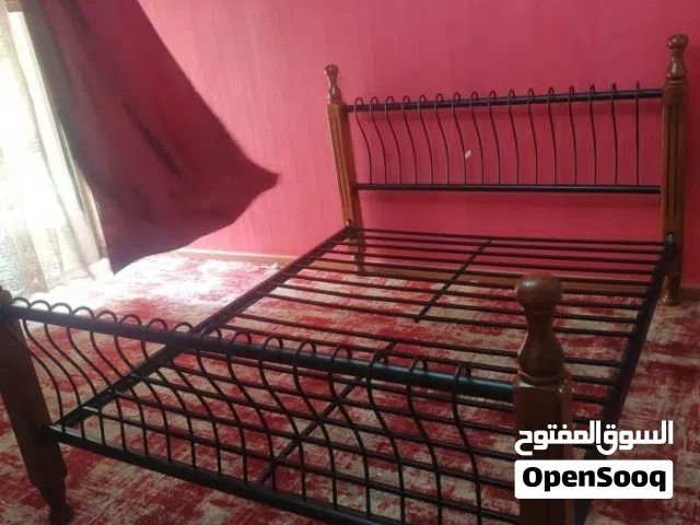 سرير حديد بحال الوكاله للبيع
