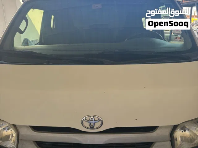 Toyota Hiace 2015 Refrigerated Van For Sale – GCC Specs  Make & Model: Toyota Hiace Year: 2015 O