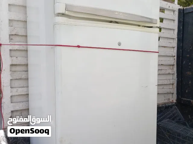 ثلاجة هيتاشي بحالة ممتازة كامل اكسسواراتها معاها 22 قدم