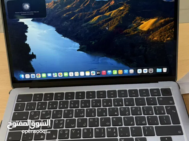 MacBook Air M2 2022 – بحالة جيدة جدًا – استعمال خفيف للجامعة لمدة سنة