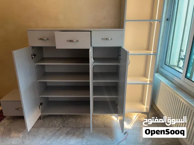 خزانة احذيه و خزانة ارفوف مع اضائه ومقعد