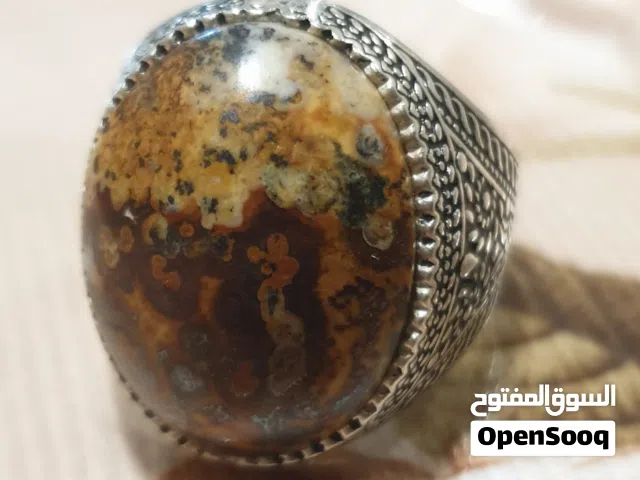 خاتم متوج بحجر عقيق حميري يماني للبيع