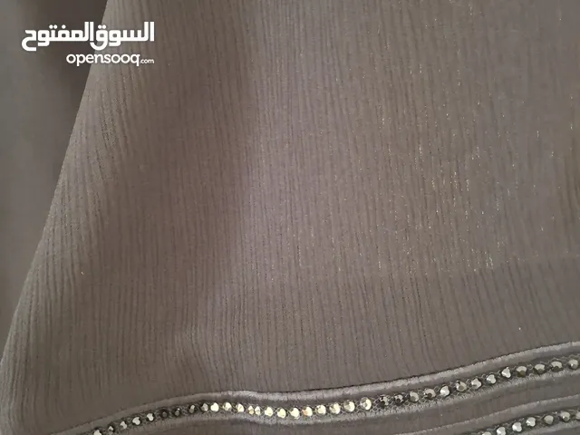 عباية سوداء راقية بتطريز ناعم – بحالة ممتازة