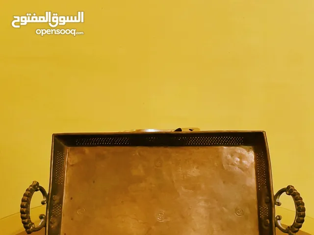 صينية استقبال عمرها 120 سنة فما فوق بختم الشركة المصنعة. 5 طوابع على الأرض