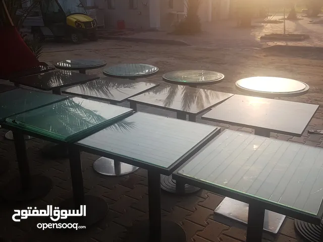 للليع كراسي وطاولات مقهى او كافيه