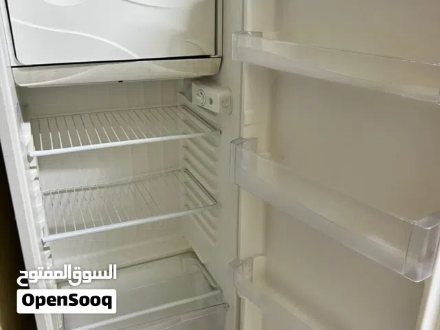 فرصه للجدين ثلاجه ايديال 10 قدم بحاله جديده استعمال بسيط بسعر مم