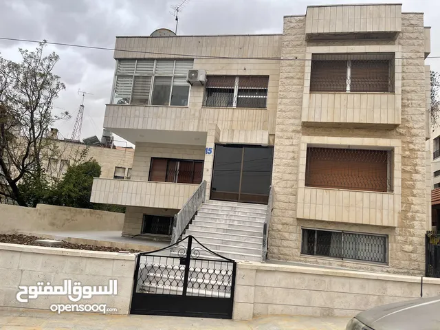 شقة طابقية للايجار
