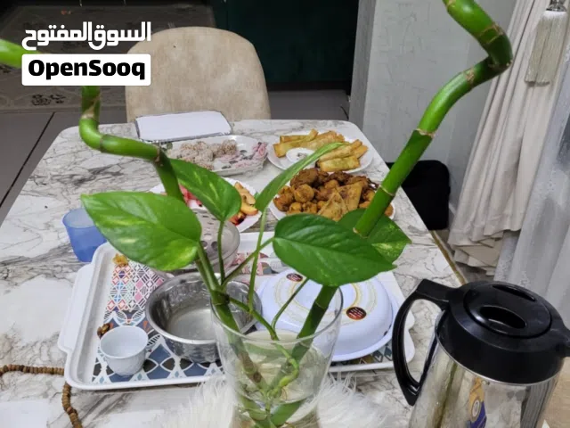 طاولة طعام عصرية