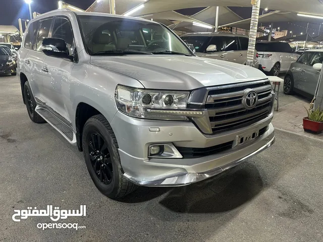 Toyota Land Cruiser GXR 2018 V6 GCC FULL OPINION JUTS 135k kilometers Excellent condition