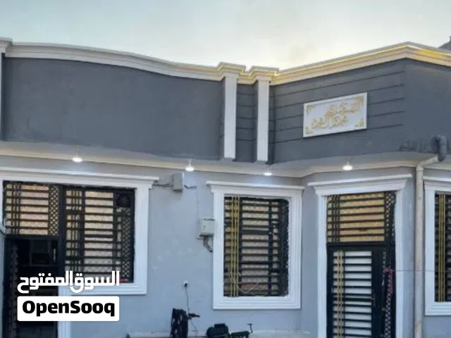 دار للبيع متكون من 3غرف وديوانية وهول وموزع وكليدور مناور عدد2 مطبخ تصميم تركي حمام داخلي وخارجي