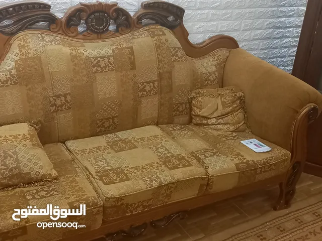 طقم كنب 7 مقاعد + فضية + طاولة سفره للبيع بسعر مميز