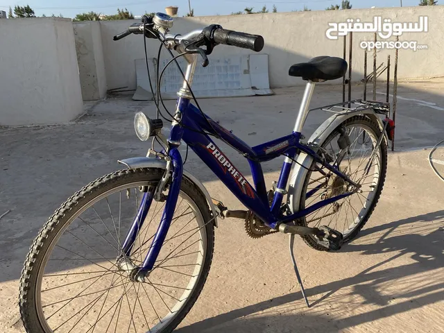 دراجة هوائية بسعر حررررق. مستعملة............. ... . . . . .. .. . . .. . .. ..