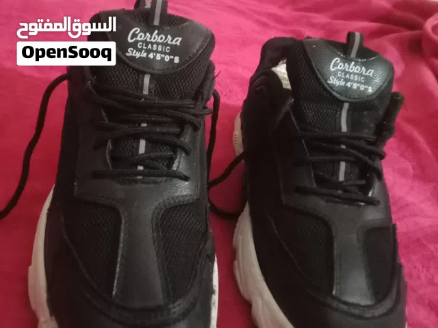 كوتش كوبرا اسود مقاس 41 حاله جيده جدا كالجديد  وسعره لقطه وفرصه