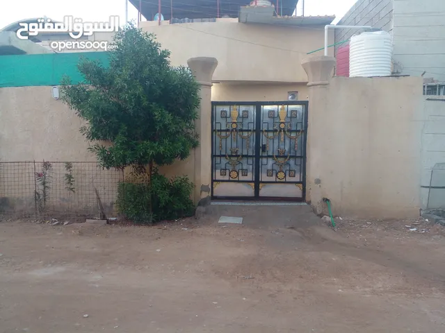120 m2 4 Bedrooms Townhouse for Sale in Basra Tannumah