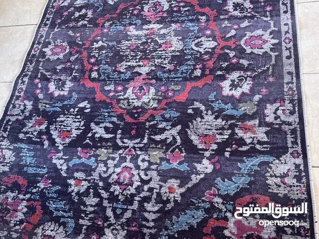 سجاده منقوشه مبطنه بجلد محبب مانع للتزحلق مستعمله بحاله جيده