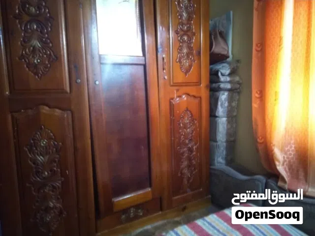 منزل لبنتين ونص في حده الحي السياسي عررررررررطه بمعنئ الكلمه وقف تسديد الاولات علينا الوصف نازل