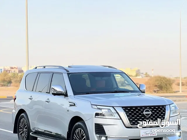 خدمات نقل وتوصيل الاشخاص و الاغراض بسيارات فاخرة