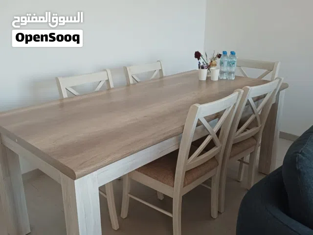 طاولة طعام