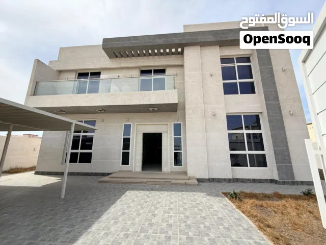فيلا للايجار السنوي في العزرة بإمارة الشارقة  أول ساكن  5 غرف ماستر  حديقة واسعة  تشطيب فاخر