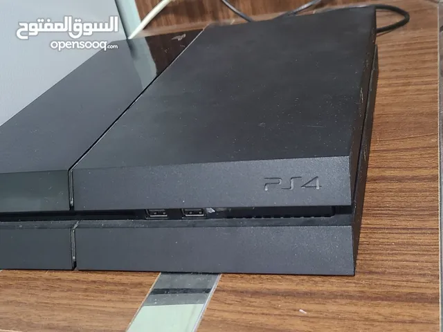 playstation 4 with 3 games and one joystick  بلايستيشن 4 used