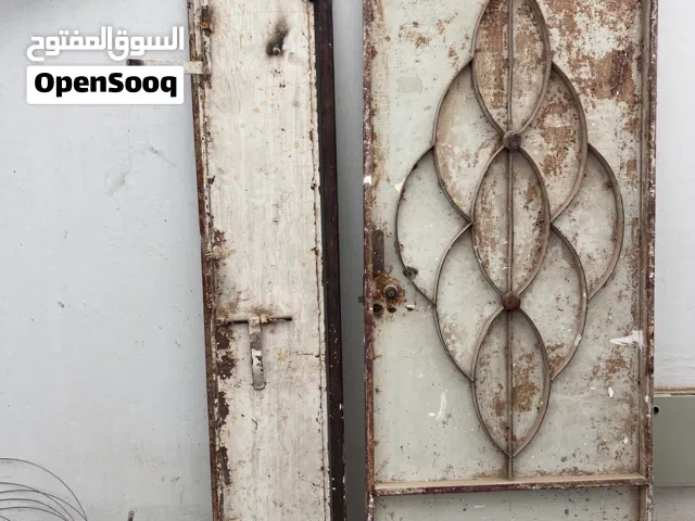 باب حديد ابيضّ