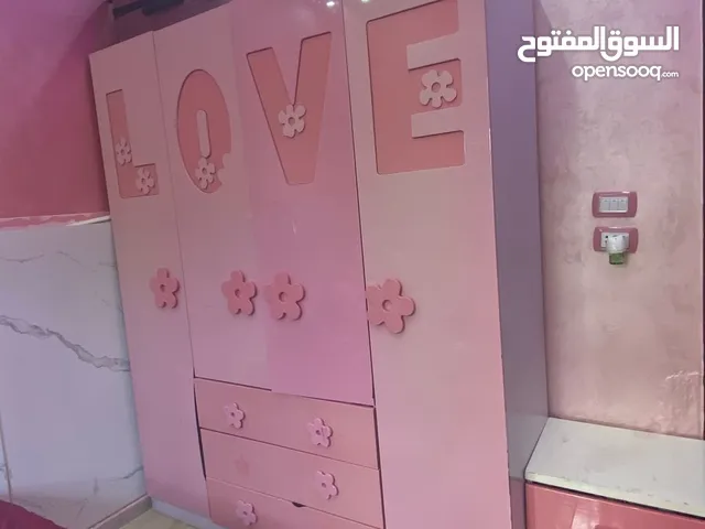 غرفة نوم بناتي زهري وابيض خشب لامينيت هاي جلوس استعمال بسيط