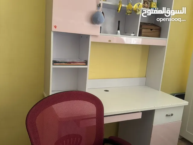 مكتب دراسي مع كرسي دوار