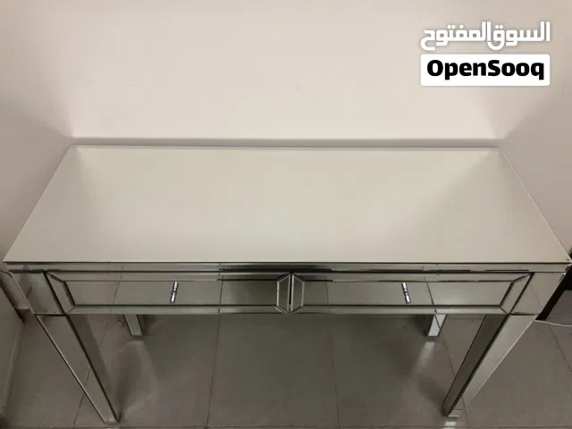 طاولة الكونسول العاكسة