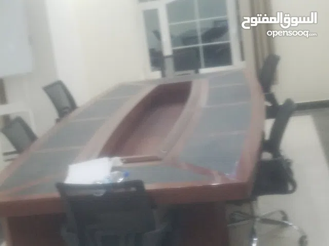 مكاتب وطاولات اجتماع فاخره وجديده
