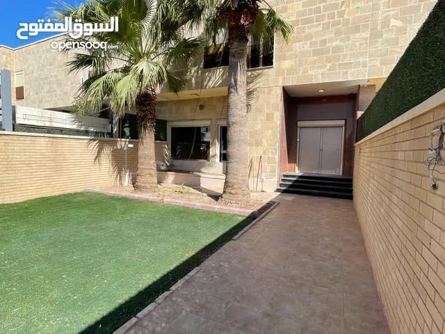 للايجار فيلا بالبدع فيها 4 غرف نوم