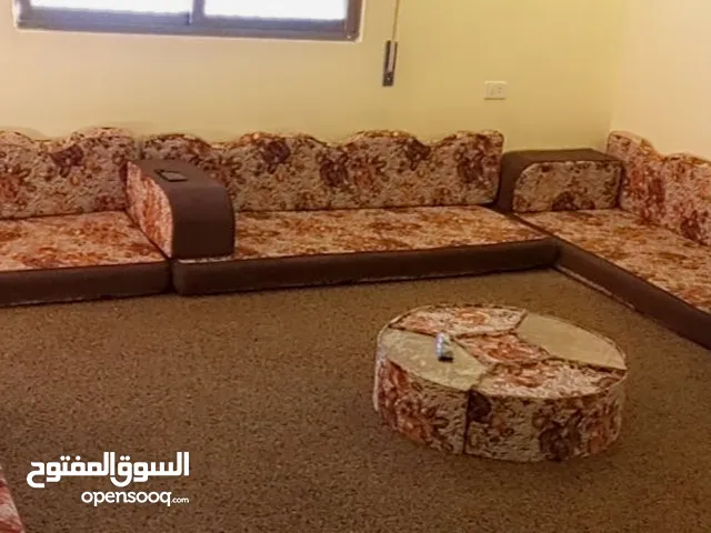 طقم فراش عربي 4 فرشات و6 مساند ومراكي و2 عدد زوايا