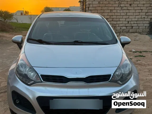 كيا ريو موديل 2012