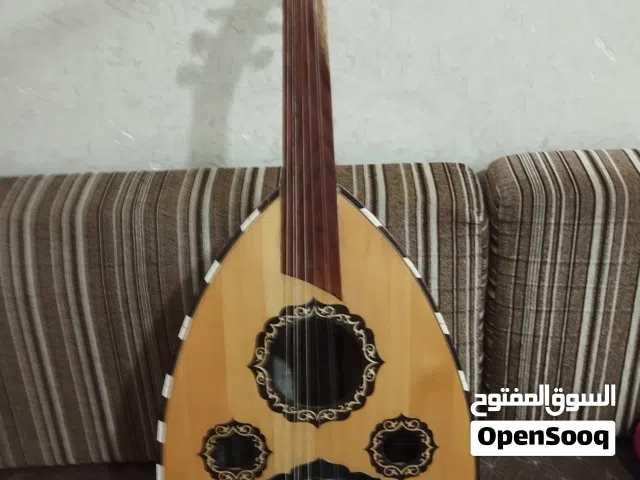 عود جوهرة الفن الاصلي بحالة جيدة غير مستخدم تقريبا يلزمه اوتار