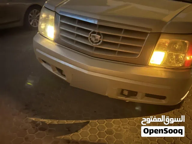 2004 كاديلاك اسكاليد L