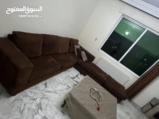 طقم كورنول تركي مخمل بحاله جيده قابل لتفاوض