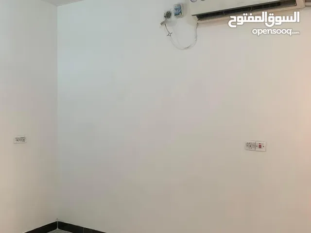 شقة مكتبية حديثة للايجار منطقة حي صنعاء بسعر مناسب