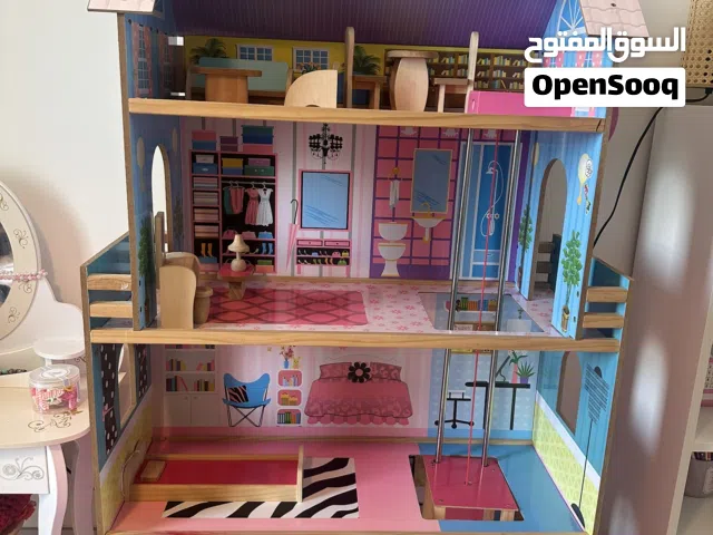 بيت باربي خشبي Barbie Dollhouse for Sale