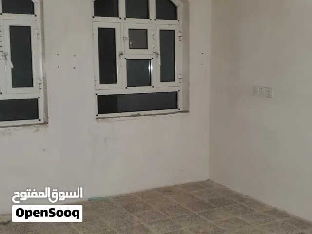 خمس غرف وحمامين دور ثالث