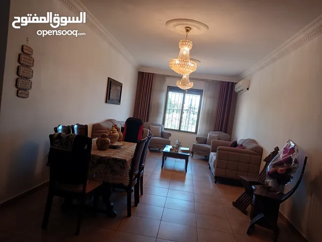 اتلث. شقه. كامله. للبيع. عوائل. فقط. العفش. بحالة. ممتازة ..مع. سجاد. وتلفزيون