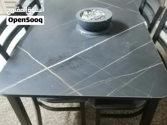 طاولة سفره مع 6كراسي وطاوله وسط مع 2صغار