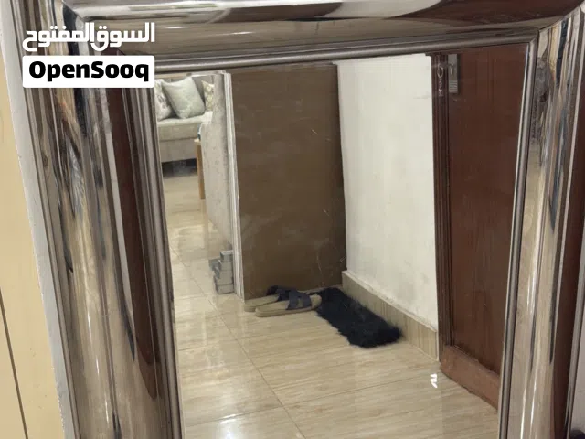 مرآة حائط بتصميم أنيق لديكور غرفة