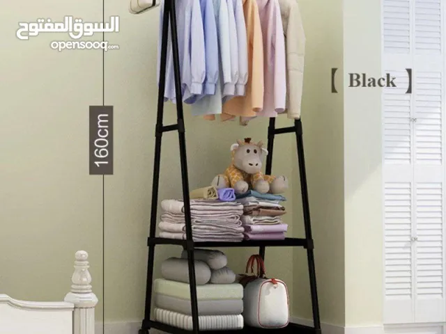 ستاند ملابس مثلثي  بعجلات Clothes stand on wheels  المميزات: رف ملابس موجز وعملي للاستخدام الداخ