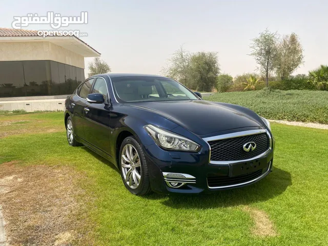 Used Infiniti QX70 in Sharjah