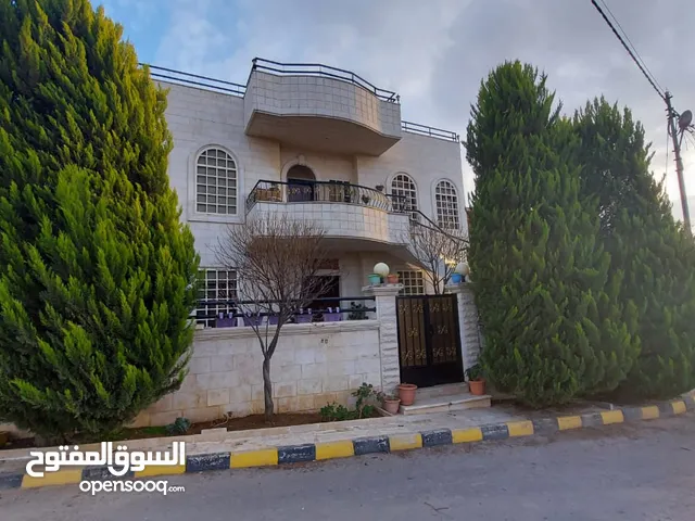 فيــلا مميزة للبيع – طريق المطار - خلف مدارس الشويفات