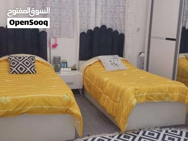 غرفة نوم بيضاء