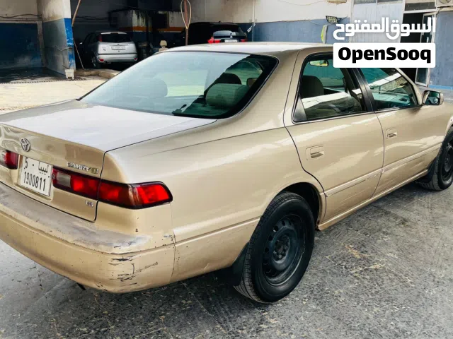 2000 تويوتا كامري LE