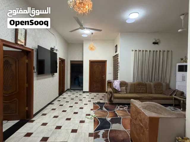 300 m2 5 Bedrooms Townhouse for Sale in Basra Hai Al-Zuhor