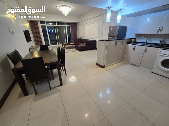 *للبيع او للإيجار شقة في أمواج*   *فاصيل الشقة:* 3 غرف نوم  3 دورات مياه  صالة ومطبخ أمري