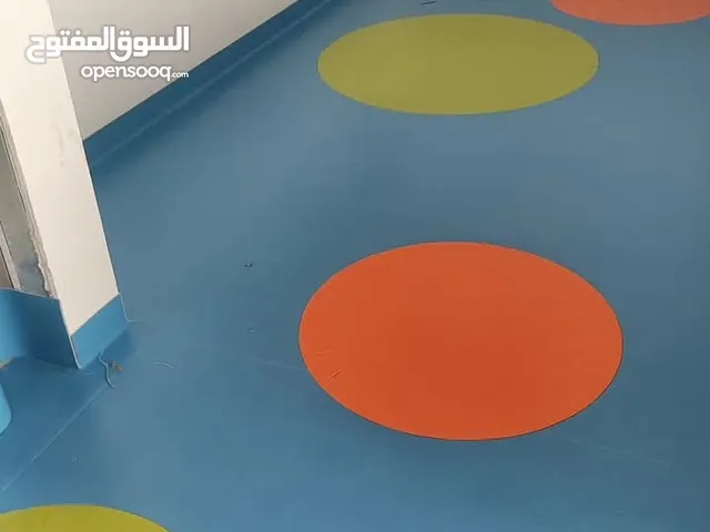 فني تركيب ارضيات باركيه-فني تركيب موكيت -تركيب بلاط موكيت -تركيب مسارح